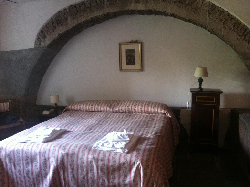 ザッフェラーナ・エトネーア La Rocca Della Rosaヴィラ 部屋 写真